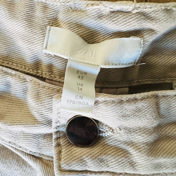 NWOT H&M Cream Denim Paperbag Jeans - Size 12 - Super comfy - Picture 3 of 6